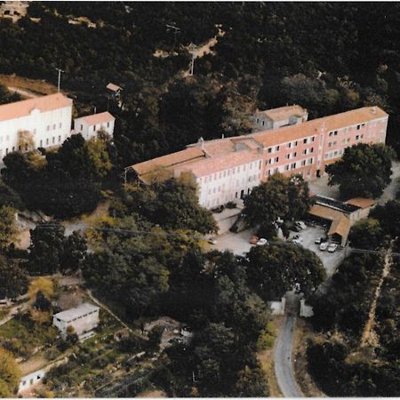 Prime Combe Hostel Fontanes  Екстериор снимка
