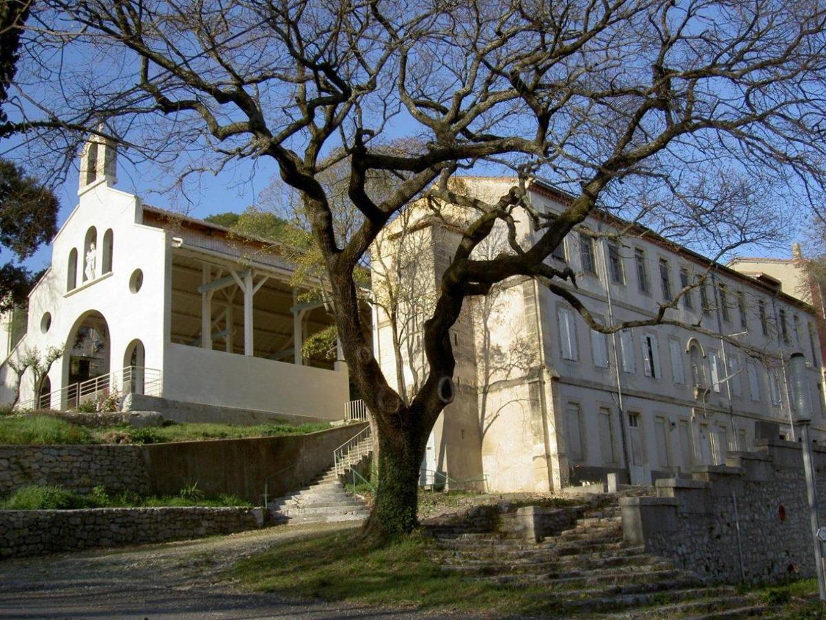Prime Combe Hostel Fontanes  Екстериор снимка